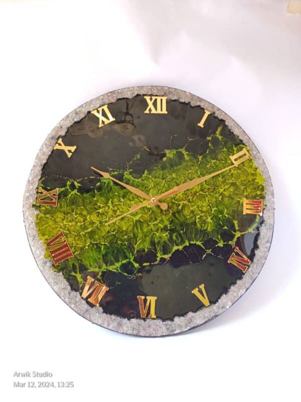 Black and Green Resin Wall Clock